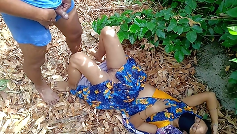 Amateur brunette hottie with small tits gets fucked outdoors