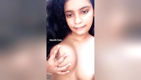 Indian solo video shows a slutty babe with a nice ass