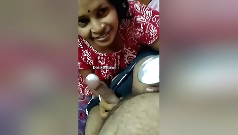 Webcam fuck of a horny brunette milf with a big ass