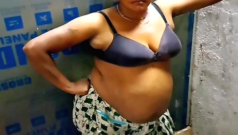 Jiya jian gamnas brazenly playing with her hairy pussy