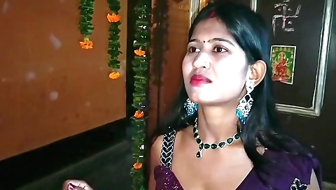 Horny teen with a wet and hairy pussy enjoys a duro