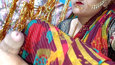 Handjob for a sexy brunette girl in homemade sex video