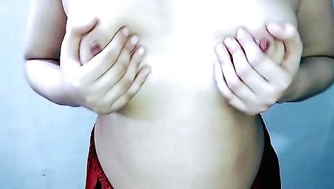 Solo female with small tits shows off in webcam video