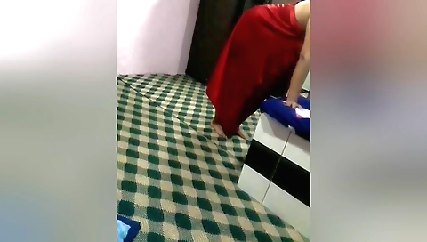 Amateur video of a sexy chick with her legs spread wide