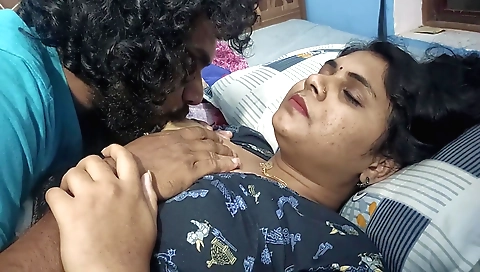 Indian brunette is playing with her cunt on the bed