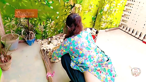 Indian teen enjoys webcam solo with her sexy dress