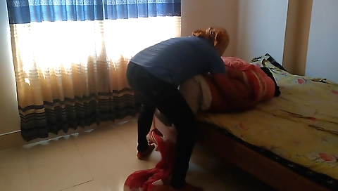 Indian big ass babe in a tight bod hairdastie clip