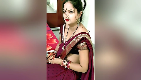 Indian brunette video with a beautiful face and a nice ass