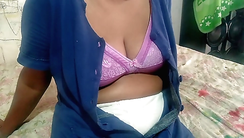 Indian bhabhi dammi shows off her large tits in solo clip