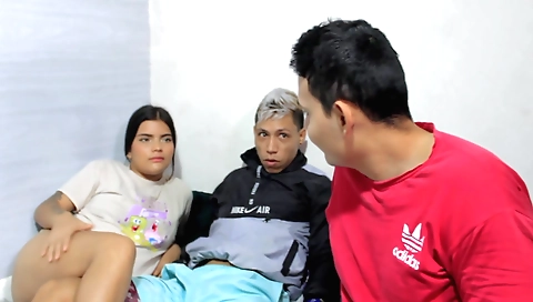 Latina y su hermanastro son un duo de la que te gustaría besar