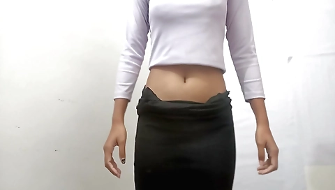 Amateur solo female porn video with a little bit of detail