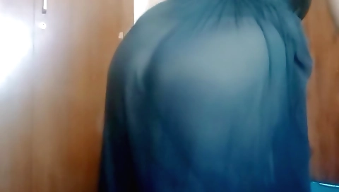 Indian chick with big boobs fucks herself in webcam