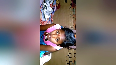 Indian slut gets her pussy nailed with her own hands