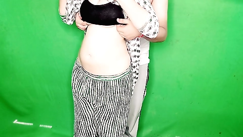 Indian babe with perfect body and nice ass enjoys the massage