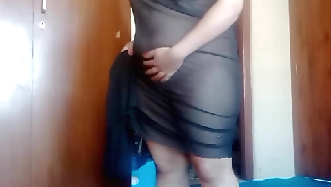 Hot amateur brunette with a fat ass and a juicy ass