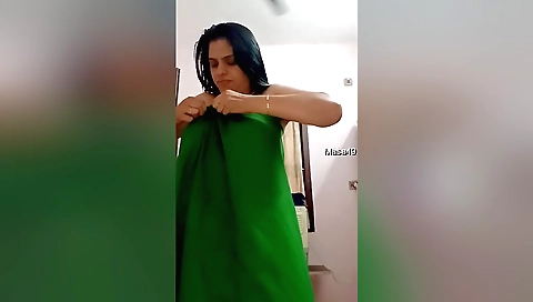 Today Exclusive-sexy Mallu Aunty Shows Her Nude Body And Bathing 4