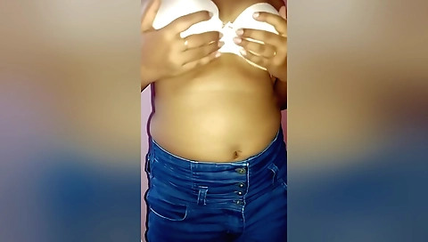 Hot brunette fucked in the hotel room in amateur vid