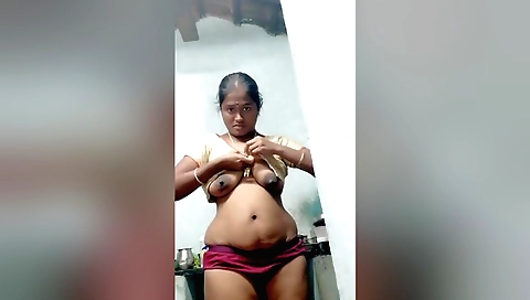Mallu bhabhi is doing it in her sexy bikini on the camera