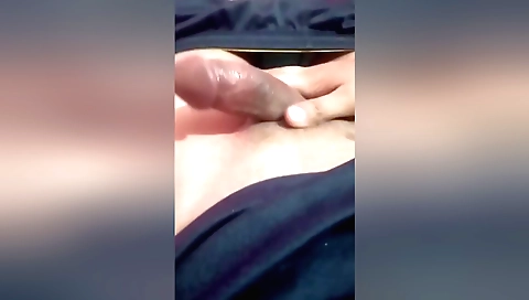 Indian girl with a nice natural body gives a handjob