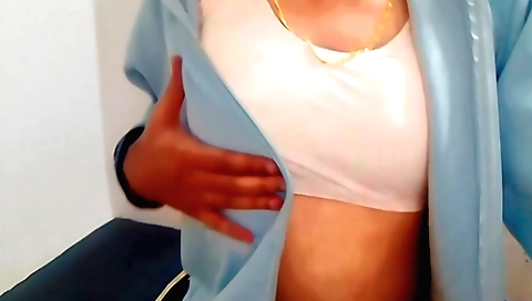 Indian hottie fucks her boyfriend and makes him cum in her cup