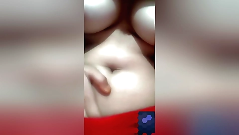 Amateur with big boobs makes out with her boyfriend