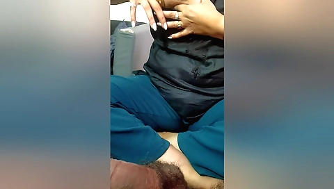 Hot indian stepmother teaches her boyfriend a handjob