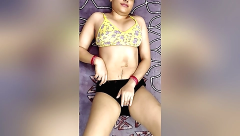 Indian blonde naked wife shows her body in hot solo video