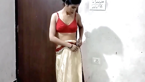Indian brunette shows her naked body in the mirror