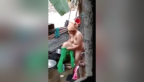 Chubby Indian girl plays with her cunt in the bath room