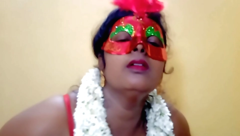 Aunty saree is a milf who loves to fuck with her hands