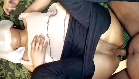 Indian video sex shows the girl enjoying her pussy