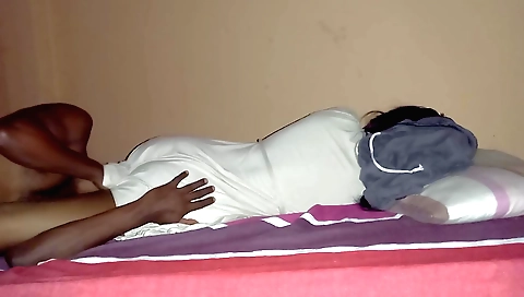 Indian brunette chick with a nice body is giving a blowjob