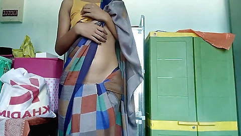 Sexy Indian naked babe in white saree in hot shower