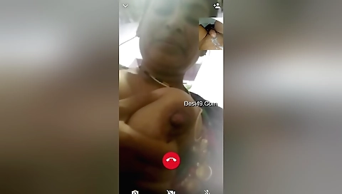 Today Exclusive- Bhabhi Showing Her Big Boobs On Video Call 1