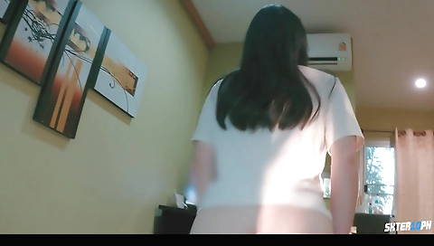 Amateur brunette with nice body enjoys playing with pussy