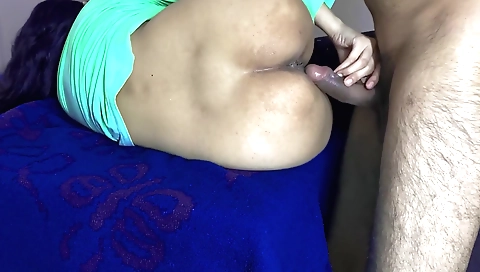 Amateur brunette sucking her pussy and deepening it