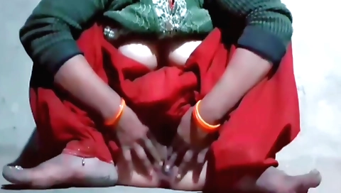 Indian babe in a sexy lingerie is about to fuck herself