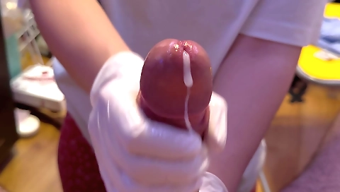 Big tits brunette amateur gives her pussy a good blowjob