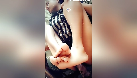 Beautiful teen 18+ gets naked and shows us her feet