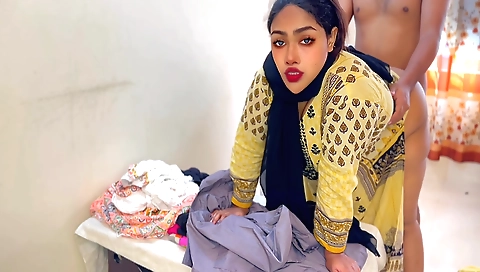 Indian girlfriend fucked by the amateur tailor in shop