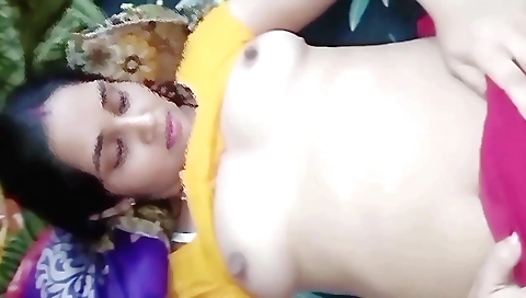Indian babe with a cute body in a homemade pov video