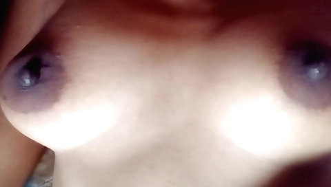 Indian girl with a big ass masturbates in the morning