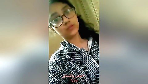 amateur brunette naked video showing natural boobs