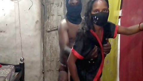 Indian amateur milf with shaved pussy is fucked in outdoor