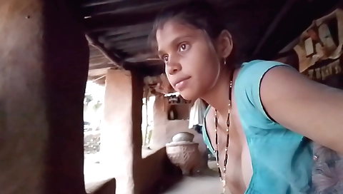 Indian amateur video shows a couple making love in the village