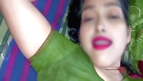 Indian babe gets fucked by her boyfriend in the backyard