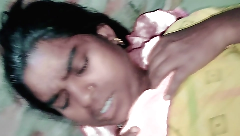 Indian girl takes her boyfriend's contents out of mouth