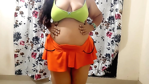 Big ass brunette in sexy stockings and a sexy pussy on webcam