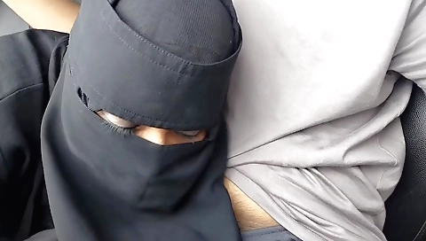 Indian girl with a fat ass gets a sex call from a Muslim