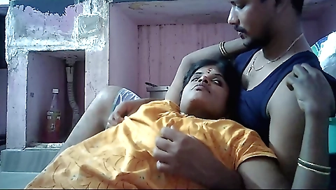 Indian brunette lips kissing a guy in a homemade porn video